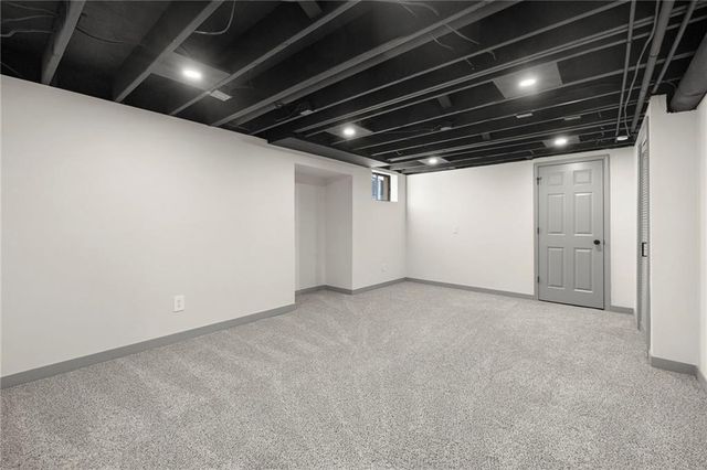 405 NE Grant Court, Lee's Summit, MO 64064