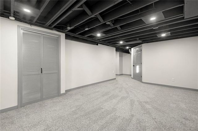 405 NE Grant Court, Lee's Summit, MO 64064