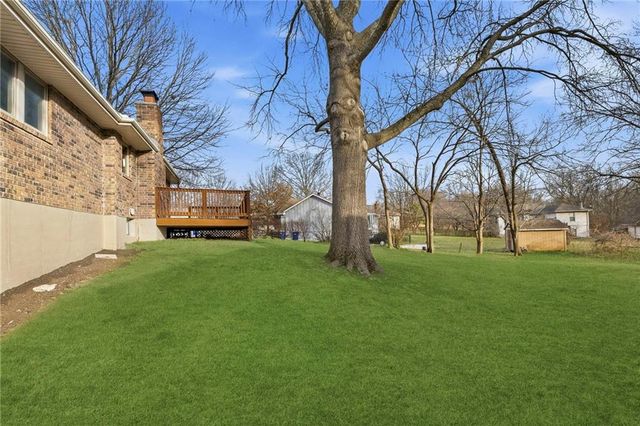 405 NE Grant Court, Lee's Summit, MO 64064