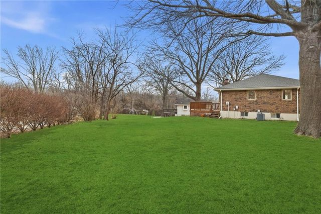 405 NE Grant Court, Lee's Summit, MO 64064