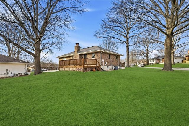 405 NE Grant Court, Lee's Summit, MO 64064