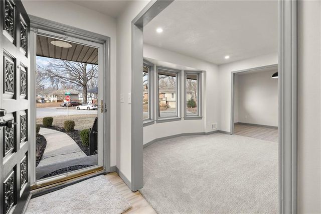 405 NE Grant Court, Lee's Summit, MO 64064