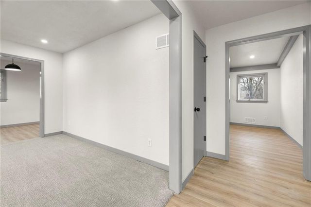 405 NE Grant Court, Lee's Summit, MO 64064