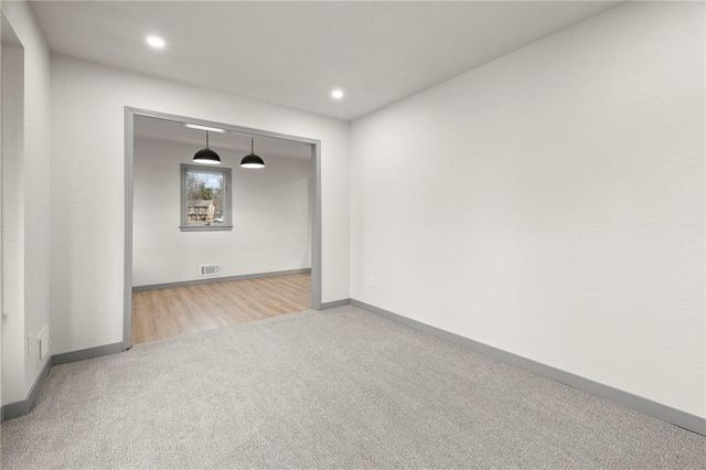 405 NE Grant Court, Lee's Summit, MO 64064