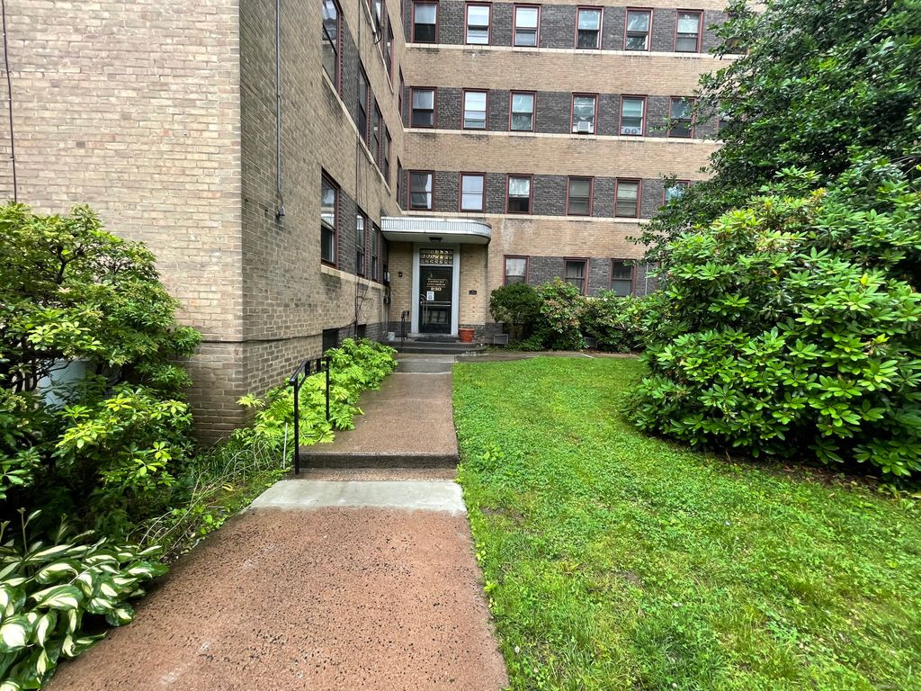 230 Farmington Avenue APT F4, Hartford, CT 06105