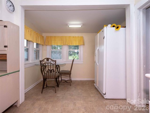 103 E King Street, East Flat Rock, NC 28726