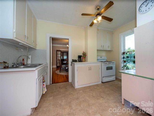 103 E King Street, East Flat Rock, NC 28726