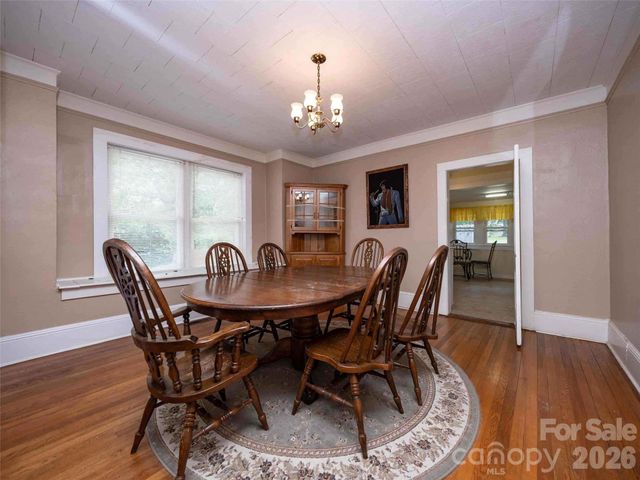 103 E King Street, East Flat Rock, NC 28726