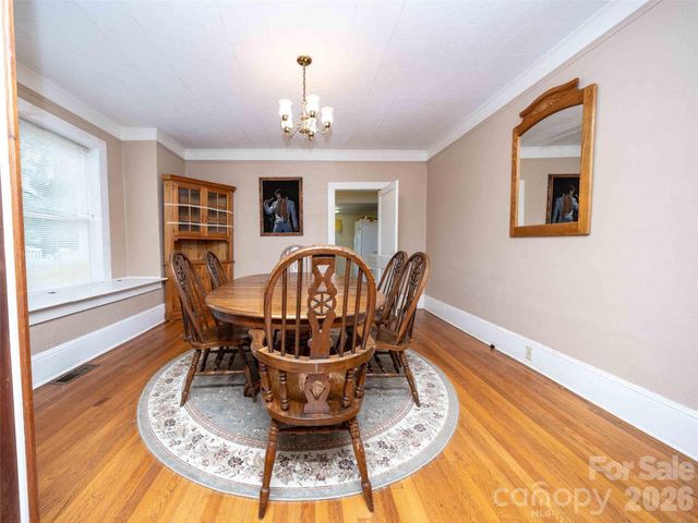 103 E King Street, East Flat Rock, NC 28726