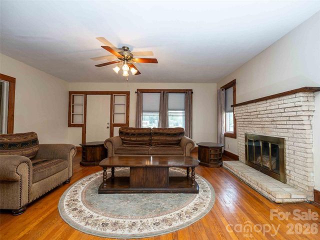 103 E King Street, East Flat Rock, NC 28726