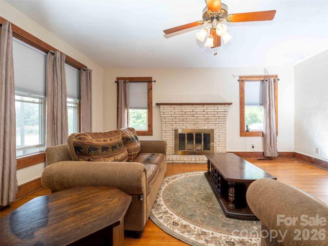 103 E King Street, East Flat Rock, NC 28726