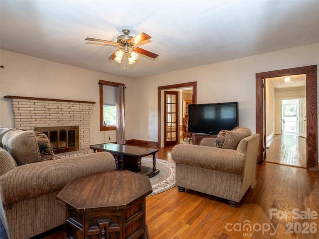 103 E King Street, East Flat Rock, NC 28726