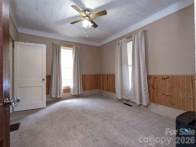 103 E King Street, East Flat Rock, NC 28726