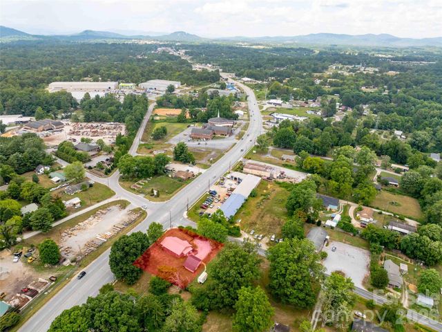 103 E King Street, East Flat Rock, NC 28726