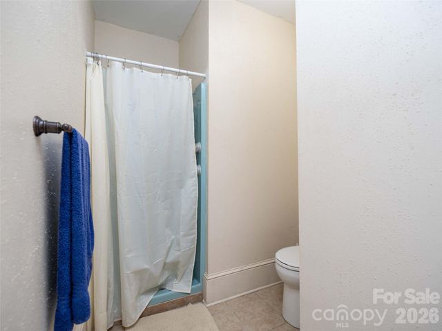 103 E King Street, East Flat Rock, NC 28726