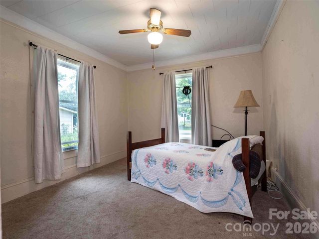 103 E King Street, East Flat Rock, NC 28726
