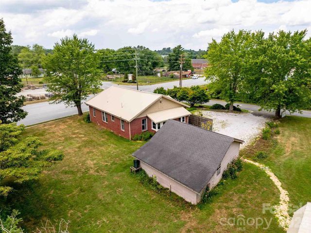 103 E King Street, East Flat Rock, NC 28726