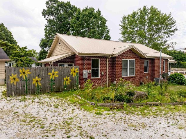 103 E King Street, East Flat Rock, NC 28726