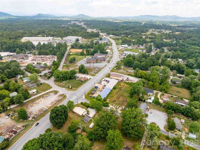 103 E King Street, East Flat Rock, NC 28726