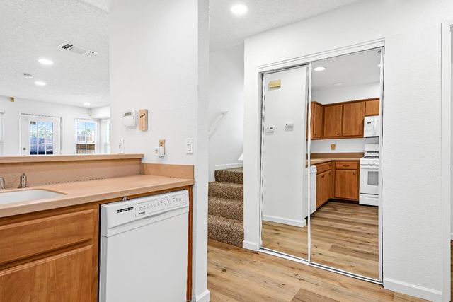 7651 Roberta Ln, Antelope, CA 95843