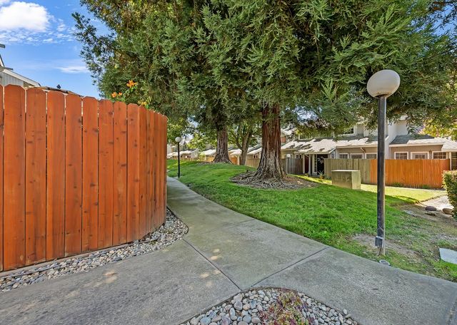 7651 Roberta Ln, Antelope, CA 95843