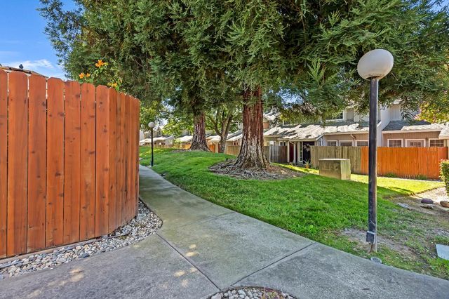 7651 Roberta Ln, Antelope, CA 95843