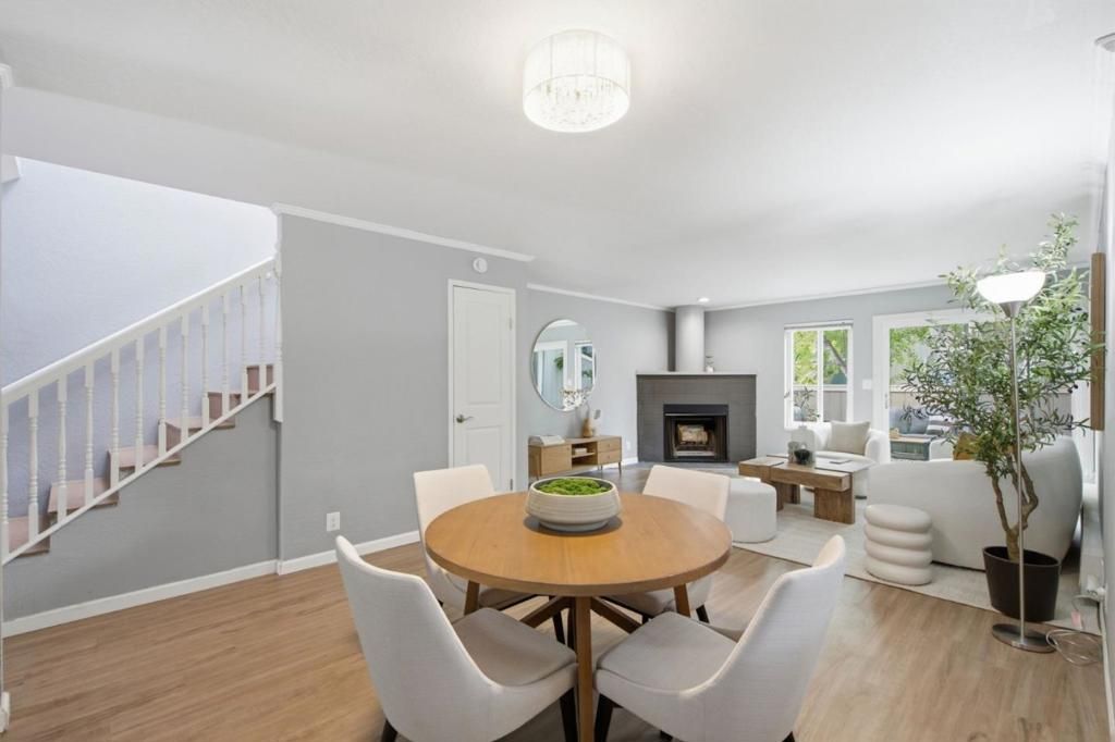 Image 10 of property listing at 165 E O'Keefe Street 9, Menlo Park, CA 94025