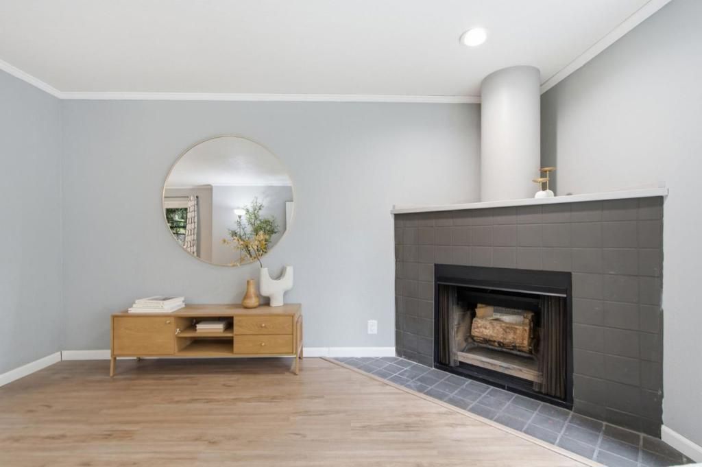 Image 14 of property listing at 165 E O'Keefe Street 9, Menlo Park, CA 94025