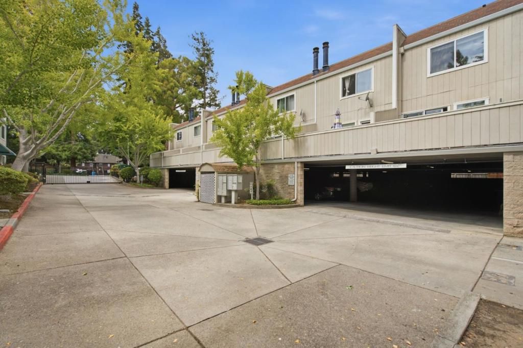 Image 29 of property listing at 165 E O'Keefe Street 9, Menlo Park, CA 94025