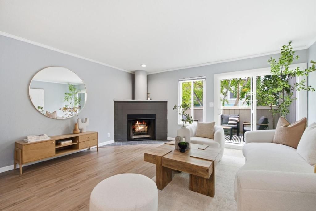 Image 3 of property listing at 165 E O'Keefe Street 9, Menlo Park, CA 94025
