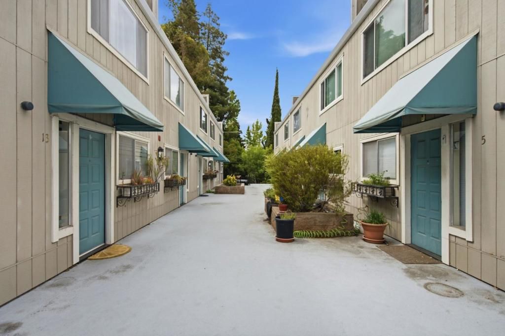 Image 31 of property listing at 165 E O'Keefe Street 9, Menlo Park, CA 94025