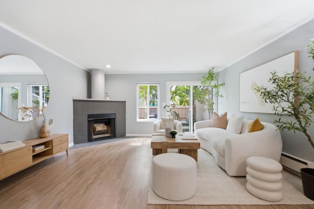 Image 4 of property listing at 165 E O'Keefe Street 9, Menlo Park, CA 94025