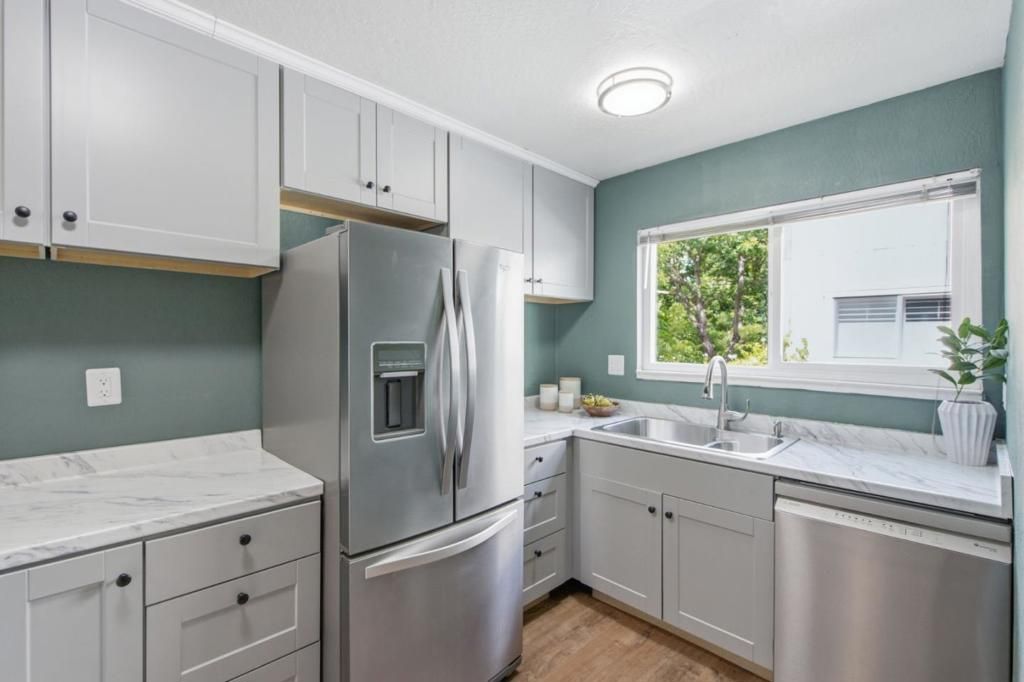 Image 5 of property listing at 165 E O'Keefe Street 9, Menlo Park, CA 94025