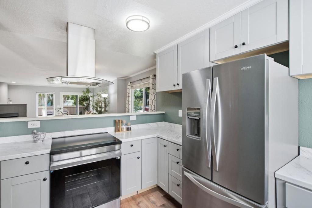 Image 6 of property listing at 165 E O'Keefe Street 9, Menlo Park, CA 94025