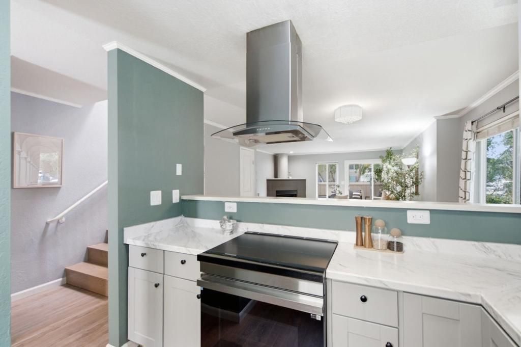 Image 7 of property listing at 165 E O'Keefe Street 9, Menlo Park, CA 94025