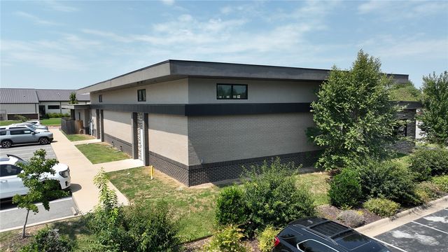 800 SE Plaza Avenue, Bentonville, AR 72712