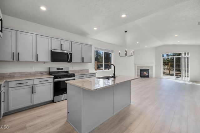 16659 Neil Court 11, La Pine, OR 97739