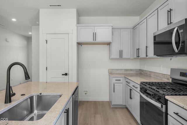 16659 Neil Court 11, La Pine, OR 97739