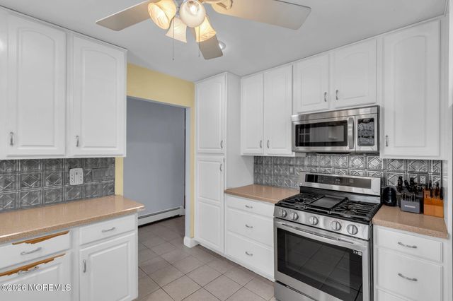 496 Apple Valley Drive, Belford, NJ 07718