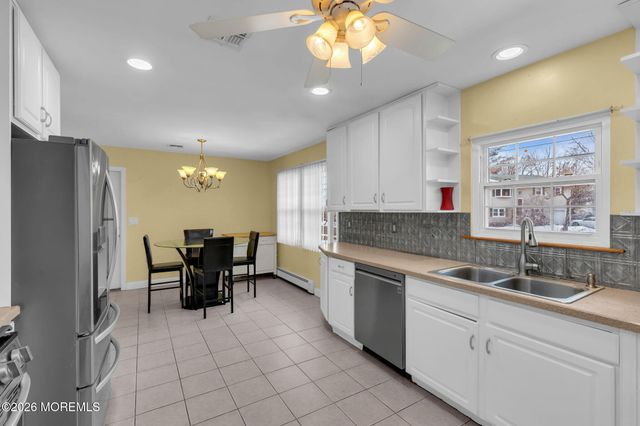 496 Apple Valley Drive, Belford, NJ 07718