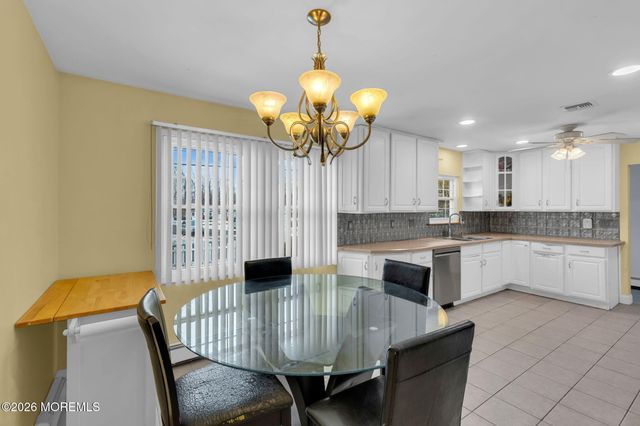 496 Apple Valley Drive, Belford, NJ 07718