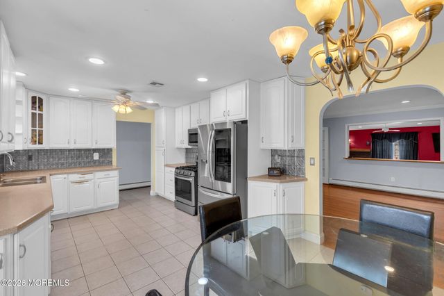 496 Apple Valley Drive, Belford, NJ 07718