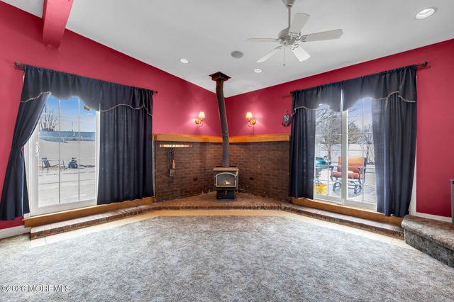 496 Apple Valley Drive, Belford, NJ 07718