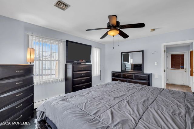 496 Apple Valley Drive, Belford, NJ 07718