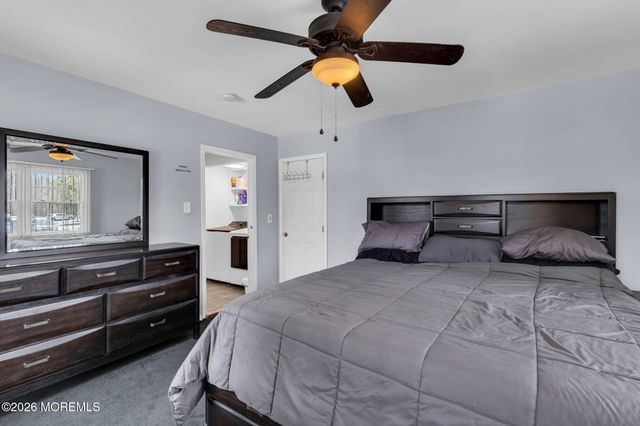 496 Apple Valley Drive, Belford, NJ 07718