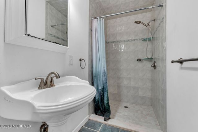 496 Apple Valley Drive, Belford, NJ 07718