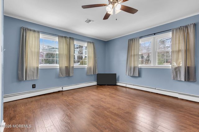 496 Apple Valley Drive, Belford, NJ 07718