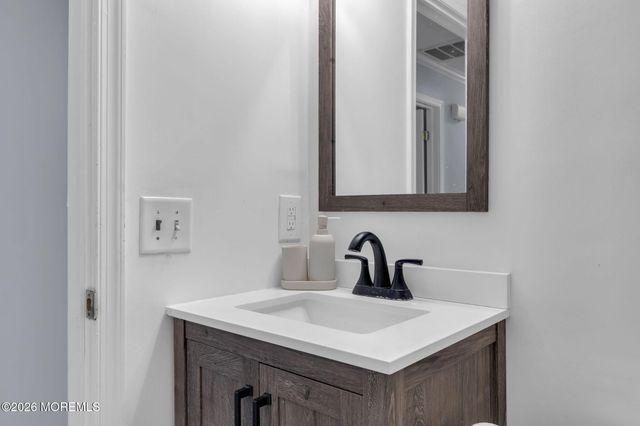 496 Apple Valley Drive, Belford, NJ 07718