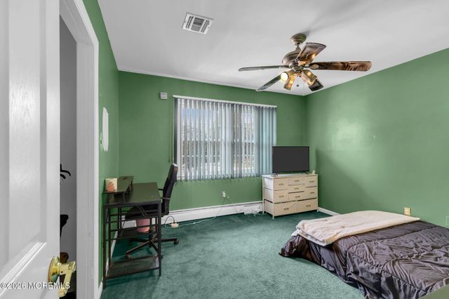 496 Apple Valley Drive, Belford, NJ 07718