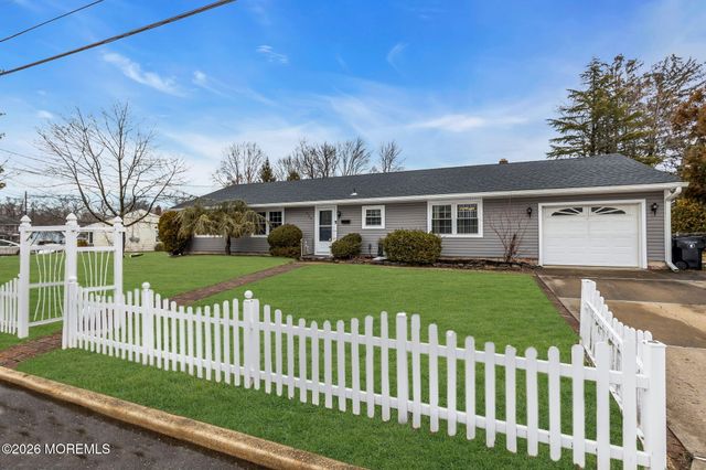 496 Apple Valley Drive, Belford, NJ 07718